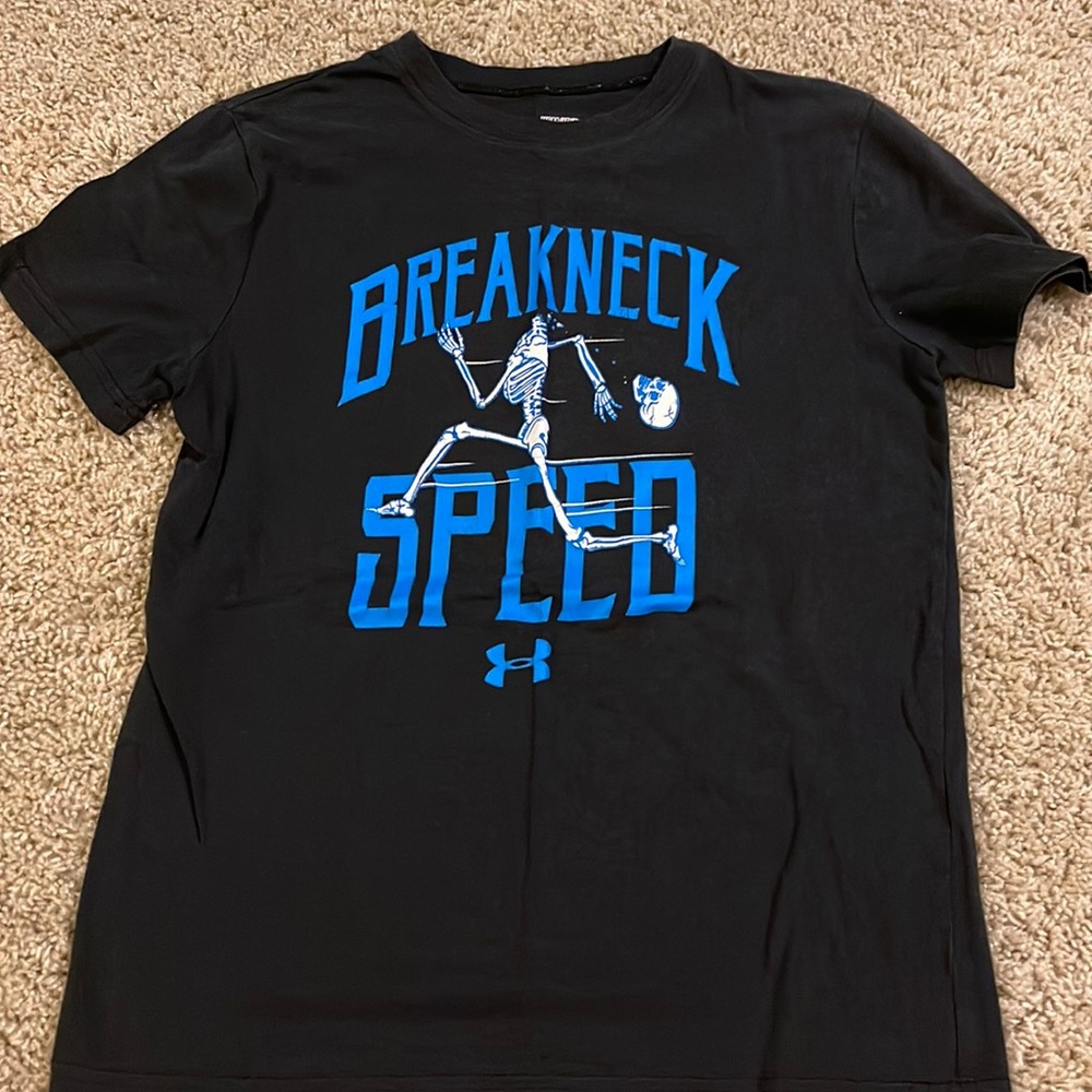 Boys under Armour tee